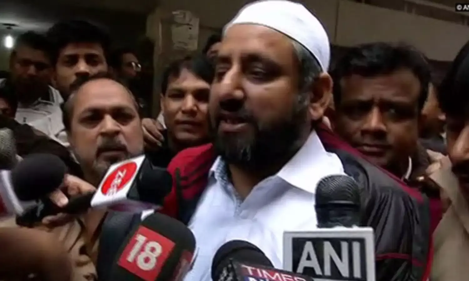 घंटों पूछताछ के बाद आप विधायक अमानतुल्लाह खान को ईडी ने हिरासत में लिया