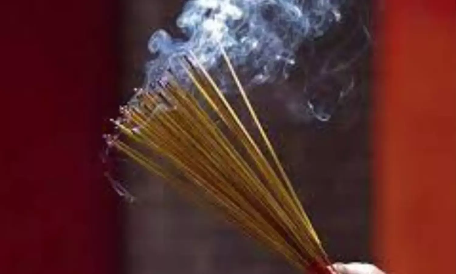 पूजा में तीन अगरबत्तियों के जलाने का महत्व, बांस की अगरबत्तियों से बचने के कारण पूजा में तीन अगरबत्तियों के जलाने का महत्व, बांस की अगरबत्तियों से बचने के कारण