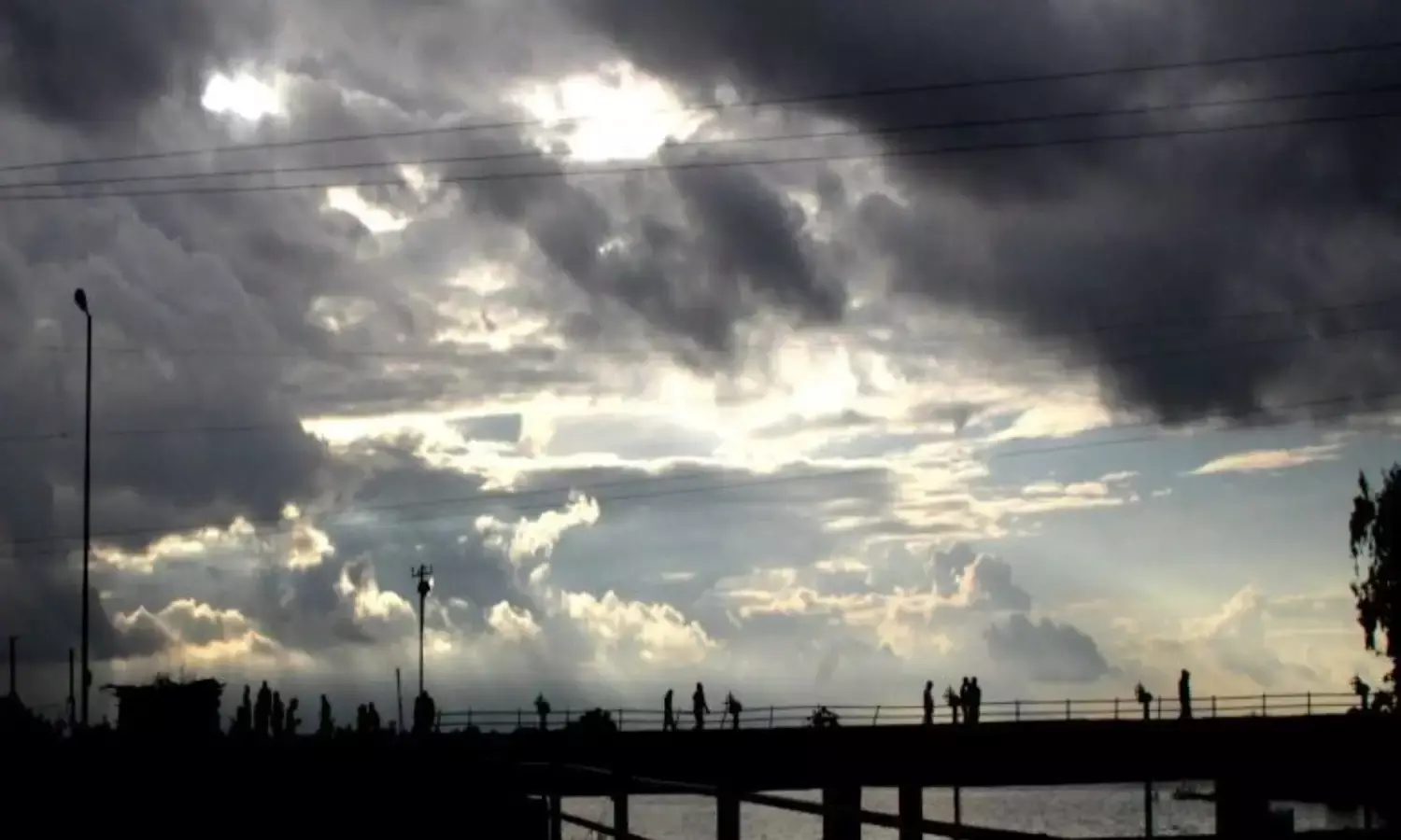 मध्यप्रदेश के कई जिलों में भारी बारिश का अलर्ट, भोपाल में खोले गए डैम के गेट