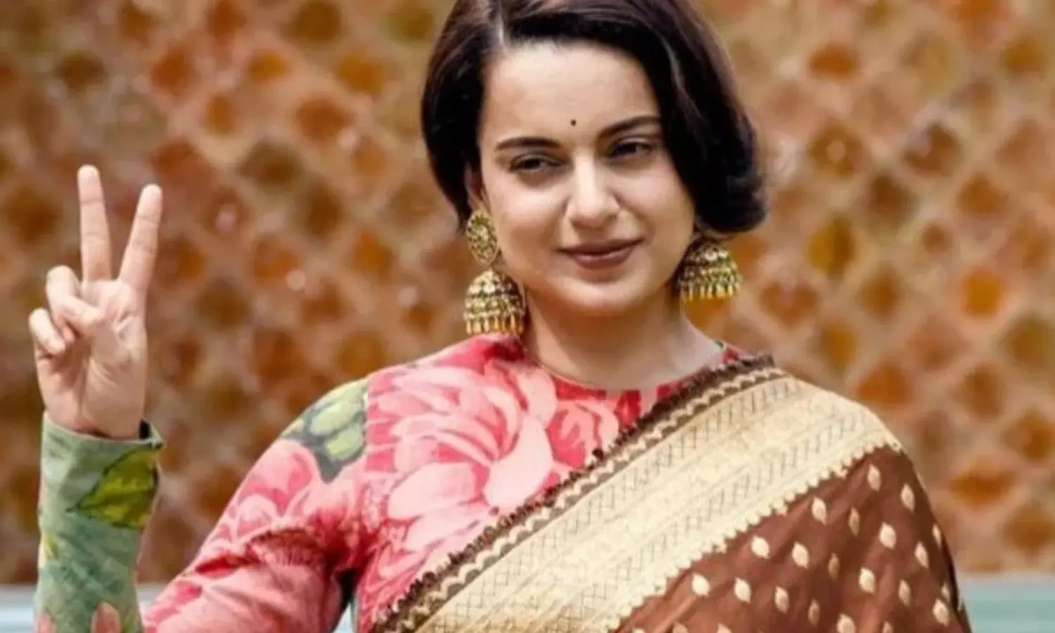 इमरजेंसी पर लटकी रोक की तलवार, इधर एक्ट्रेस कंगना ने किया अपनी नई फिल्म का ऐलान