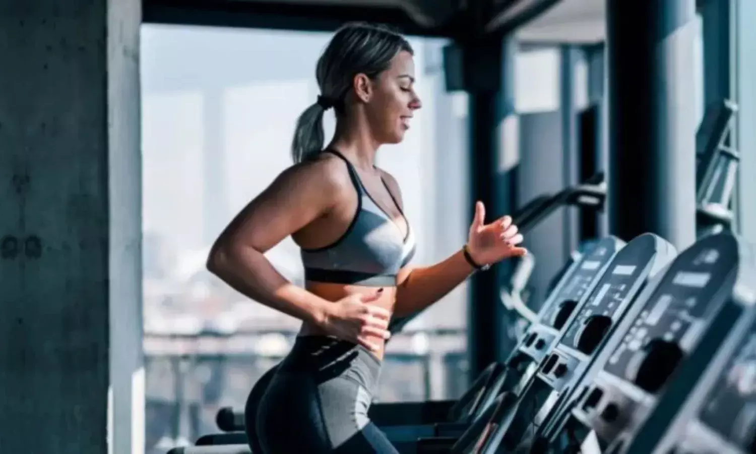 एक्सरसाइज के तुरंत बाद भूल कर भी न करें ये चीजें, सेहत पर पड़ सकता है गहरा असर एक्सरसाइज के तुरंत बाद भूल कर भी न करें ये चीजें, सेहत पर पड़ सकता है गहरा असर