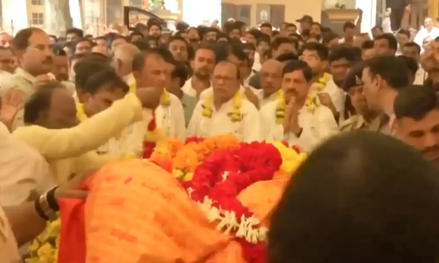 मुख्यमंत्री मोहन यादव के पिता पूनम चंद यादव शिप्रा नदी के तट पर अंतिम संस्कार