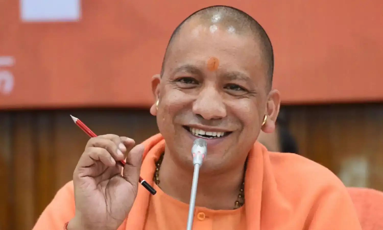 अखिलेश यादव को CM योगी का करारा जवाब, कहा - बुलडोजर हर किसी के हाथ में फिट नहीं बैठता