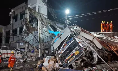 लखनऊ के ट्रांसपोर्ट नगर में बिल्डिंग गिरने से अब तक 8 लोगों की मौत, 28 घायल, बचाव अभियान जारी