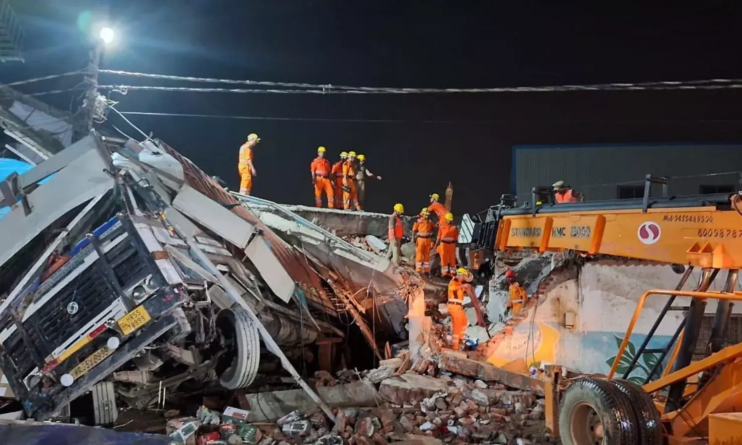 लखनऊ में इमारत ढहने की घटना: जांच के लिए तीन सदस्यीय समिति गठित