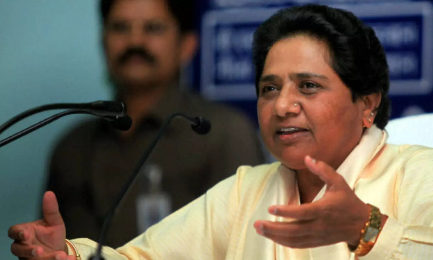 मंगेश यादव एनकाउंटर पर बोलीं मायावती - सपा सरकार में तो कानून का हाल... मंगेश यादव एनकाउंटर पर बोलीं मायावती - सपा सरकार में तो कानून का हाल...