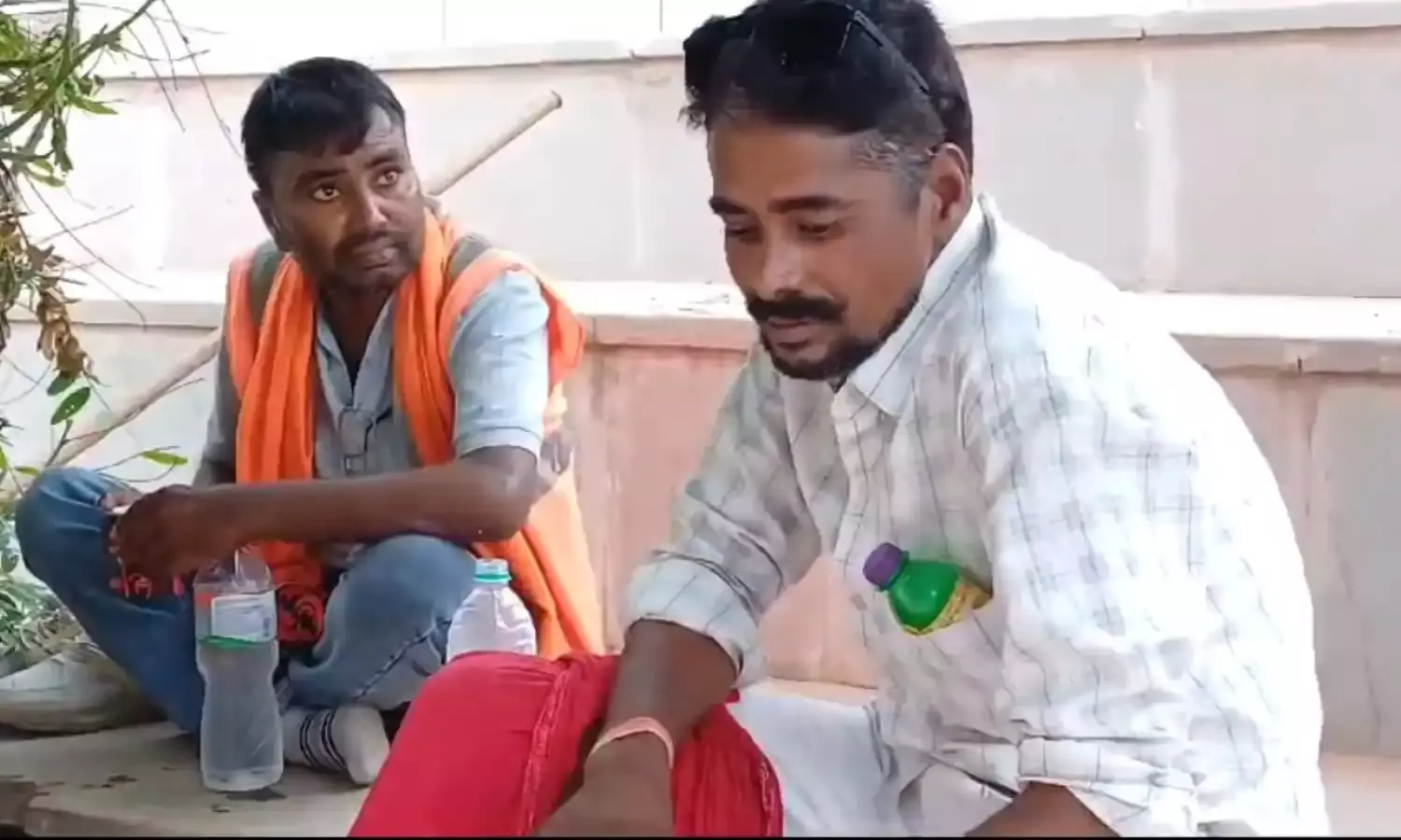 राम की पैड़ी पर शराब पीने वाले कर्मचारी का निष्कासन, संस्था पर 50 हजार का जुर्माना