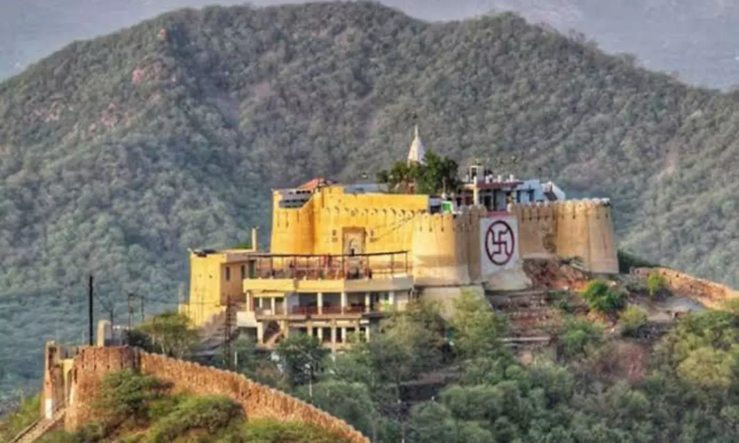 300 साल पुराना भगवान गणेश का मंदिर, यहां भक्त लिखते है भगवान को मनोकामना चिट्ठी