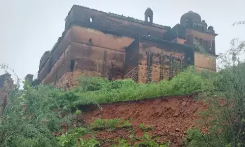 दतिया में बड़ा हादसा, 400 साल पुराने किले की दीवार गिरने से 7 लोगों की मौत