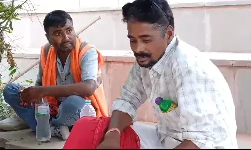 राम की पैड़ी पर शराब पीने वाले कर्मचारी का निष्कासन, संस्था पर 50 हजार का जुर्माना