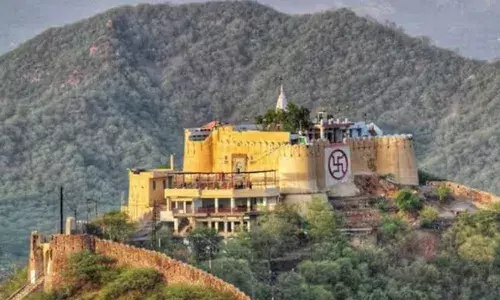 300 साल पुराना भगवान गणेश का मंदिर, यहां भक्त लिखते है भगवान को मनोकामना चिट्ठी