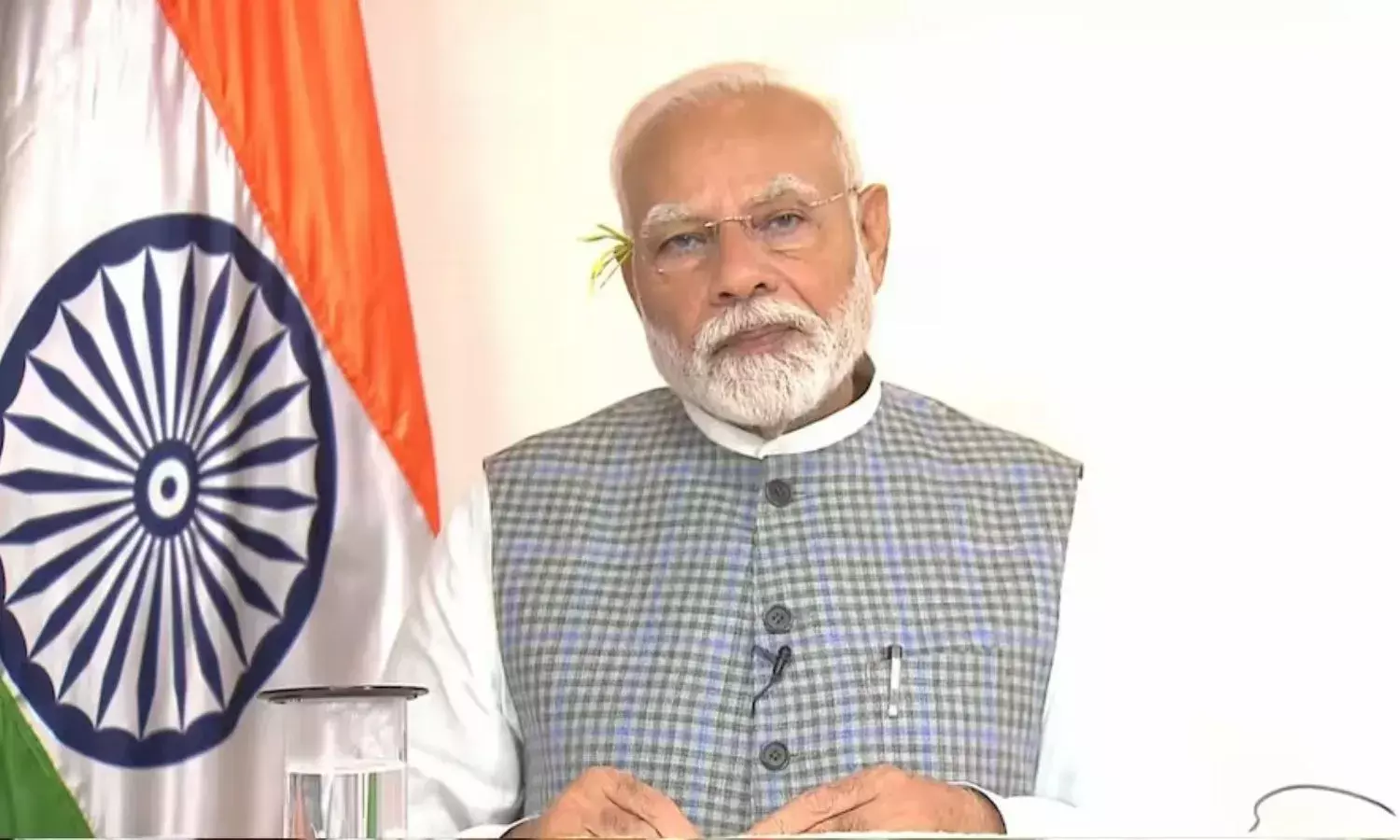 पीएम मोदी ने 6 वंदे भारत को दिखाई हरी झंडी, बोले- गरीब, आदिवासी और दलित हमारी प्राथमिकता