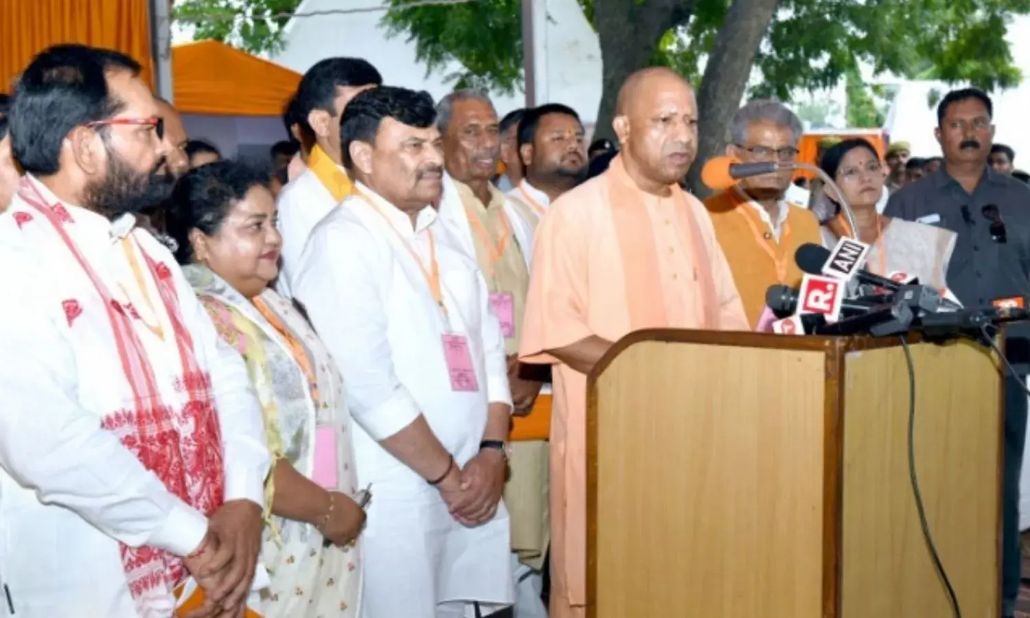 बहराइच के भेड़िया प्रभावित क्षेत्र का CM योगी ने किया दौरा, लोगों ने बताया दहशत में कट रहीं रातें