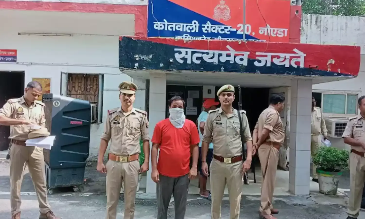 गौतम बुद्ध नगर डीएम का X हैक करने वाला गिरफ्तार, राहुल गांधी पर की थी टिप्पणी गौतम बुद्ध नगर डीएम का X हैक करने वाला गिरफ्तार, राहुल गांधी पर की थी टिप्पणी