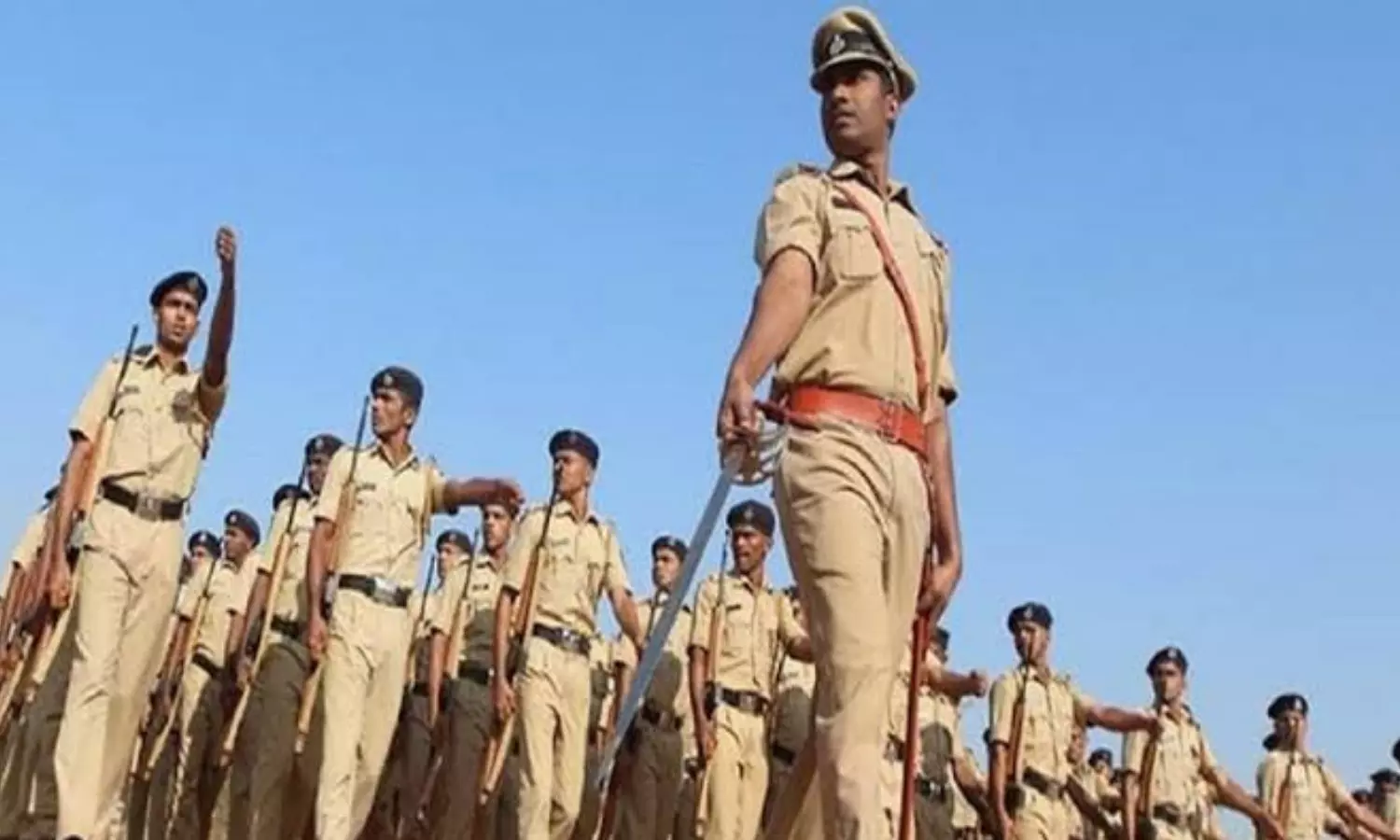 पांच साल बाद एमपी के युवाओं को मिली बड़ी खुशखबरी, अब हो सकेंगे में पुलिस में भर्ती पांच साल बाद एमपी के युवाओं को मिली बड़ी खुशखबरी, अब हो सकेंगे में पुलिस में भर्ती