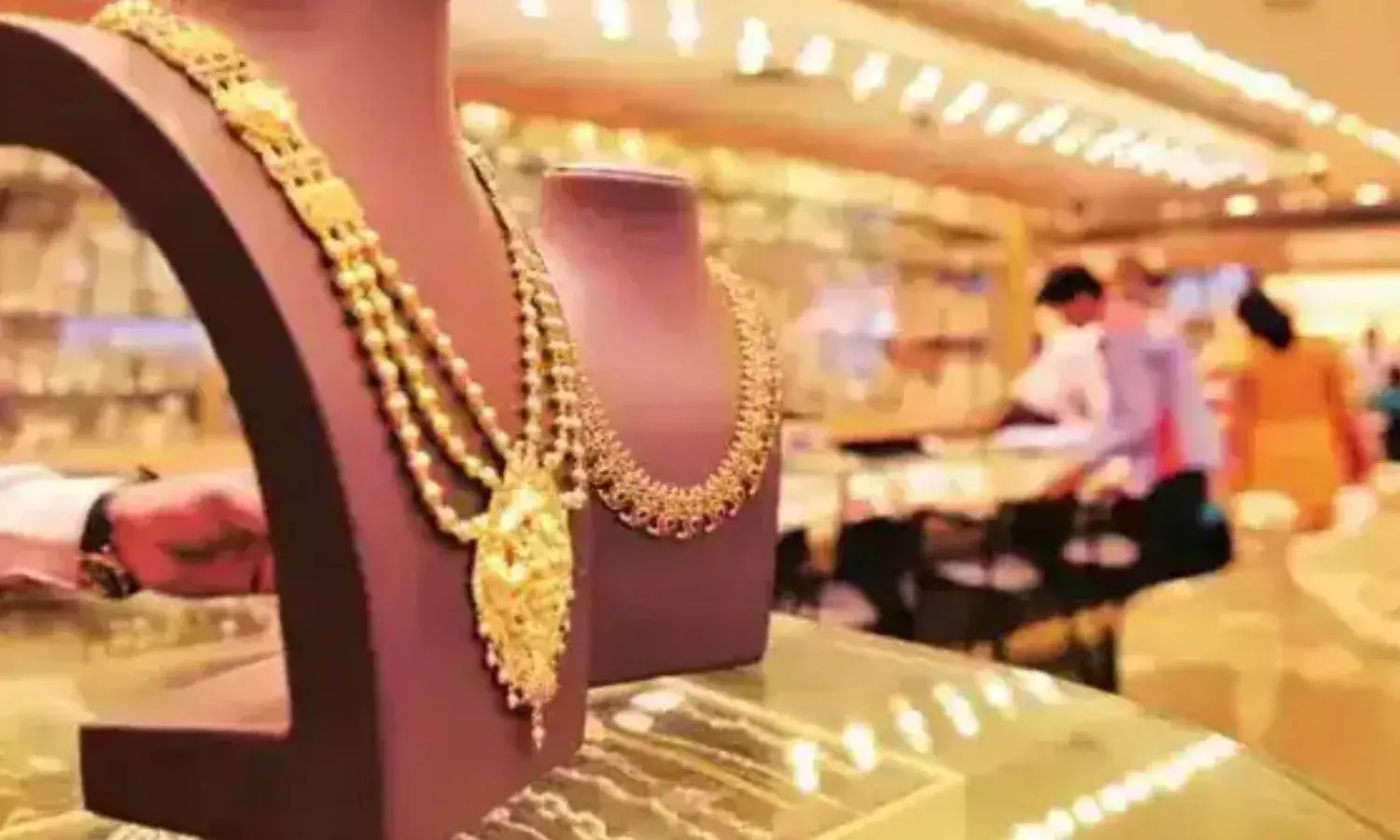 सप्ताह के शुरुआत में सस्ता हुआ सोना, जानिए आपके शहर में क्या हैं रेट