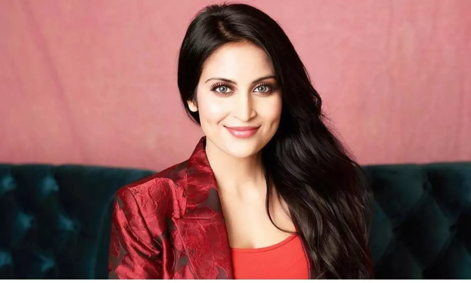 एक्ट्रेस कादंबरी को बंधक बनाकर पुलिस ने किया प्रताड़ित