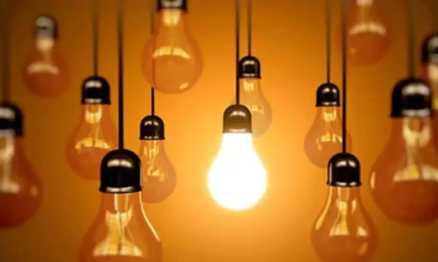 20 साल बाद छत्तीसगढ़ के इस गांव में पहुंची बिजली, लोगों ने मनाया जश्न