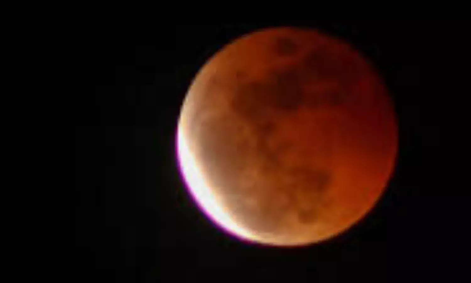 आज लग रहा साल का दूसरा चंद्र ग्रहण, इन राशि वालों पर होगी चौतरफा धन-वर्षा