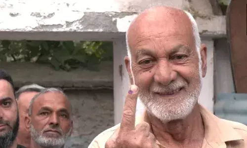 24 विधानसभा सीटों पर मतदान के लिए कतारों  लगी जनता,  219 उम्मीदवारों की किस्मत होगी तय