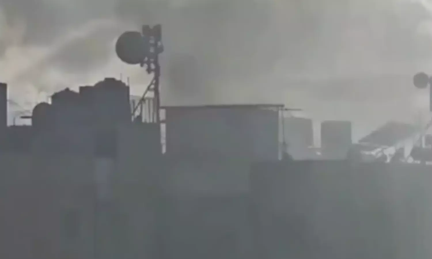 पेजर, वॉकी-टॉकी के बाद अब लेबनान में फट रहे सोलर सिस्टम और रेडियो, अब तक 32 लोगों की मौत...