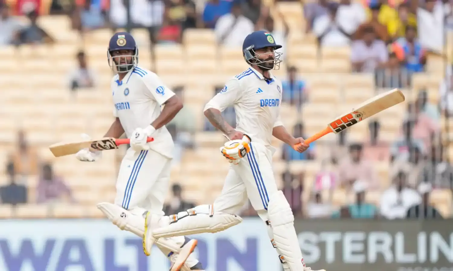 पहले दिन का खेल समाप्‍त, अश्विन के शतक और जड़ेजा के जादू से 300 पार पहुंची इंडिया...