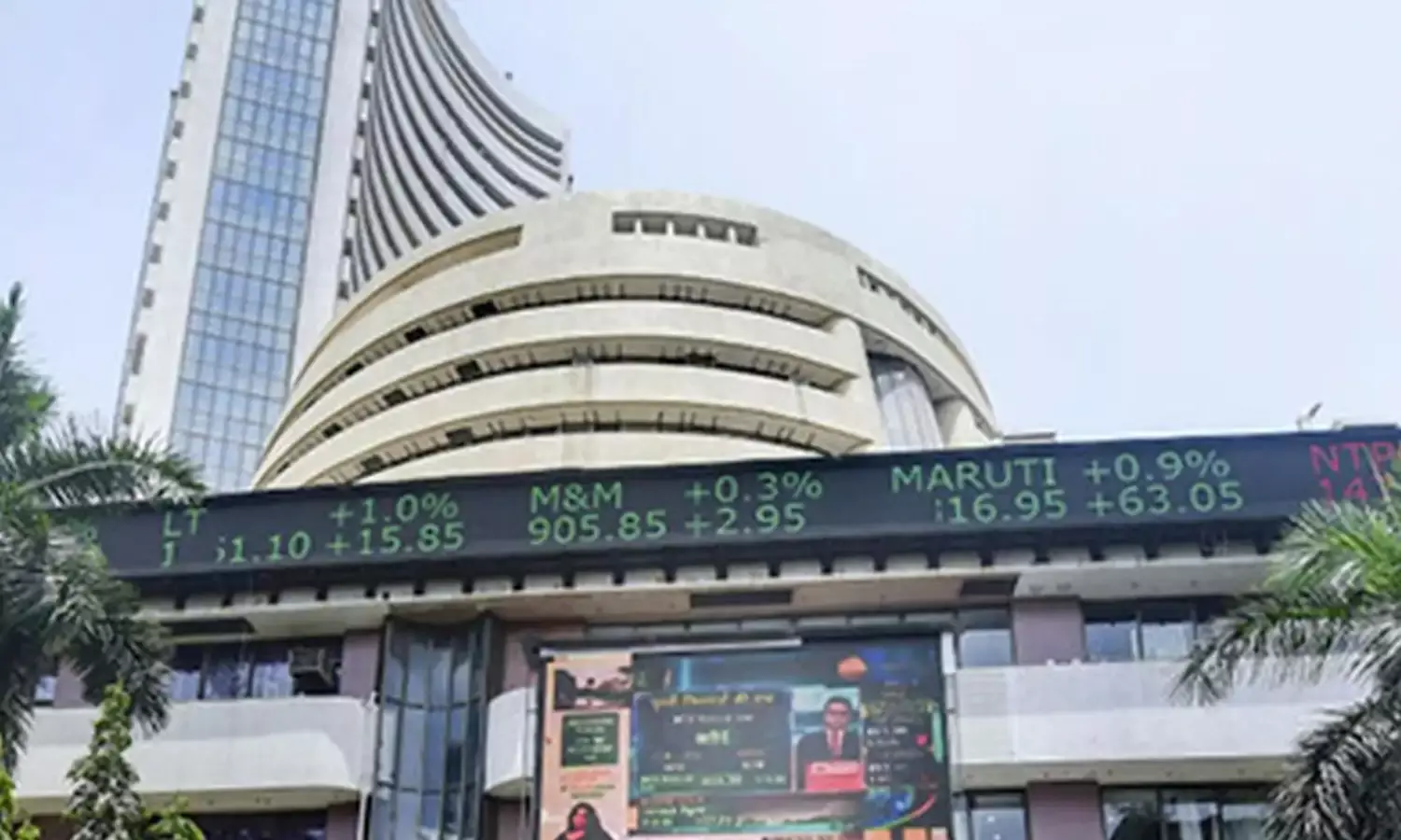 US FED ने कम की ब्याज दर तो शेयर मार्केट पर दिखा यह असर, निफ्टी - सेंसेक्स रिकॉर्ड हाई