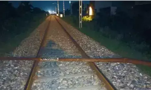 नैनी-दून एक्सप्रेस ट्रेन पलटाने की साजिश हुई नाकाम, जानिए लोको पायलट ने कैसे रोका हादसा नैनी-दून एक्सप्रेस ट्रेन पलटाने की साजिश हुई नाकाम, जानिए लोको पायलट ने कैसे रोका हादसा