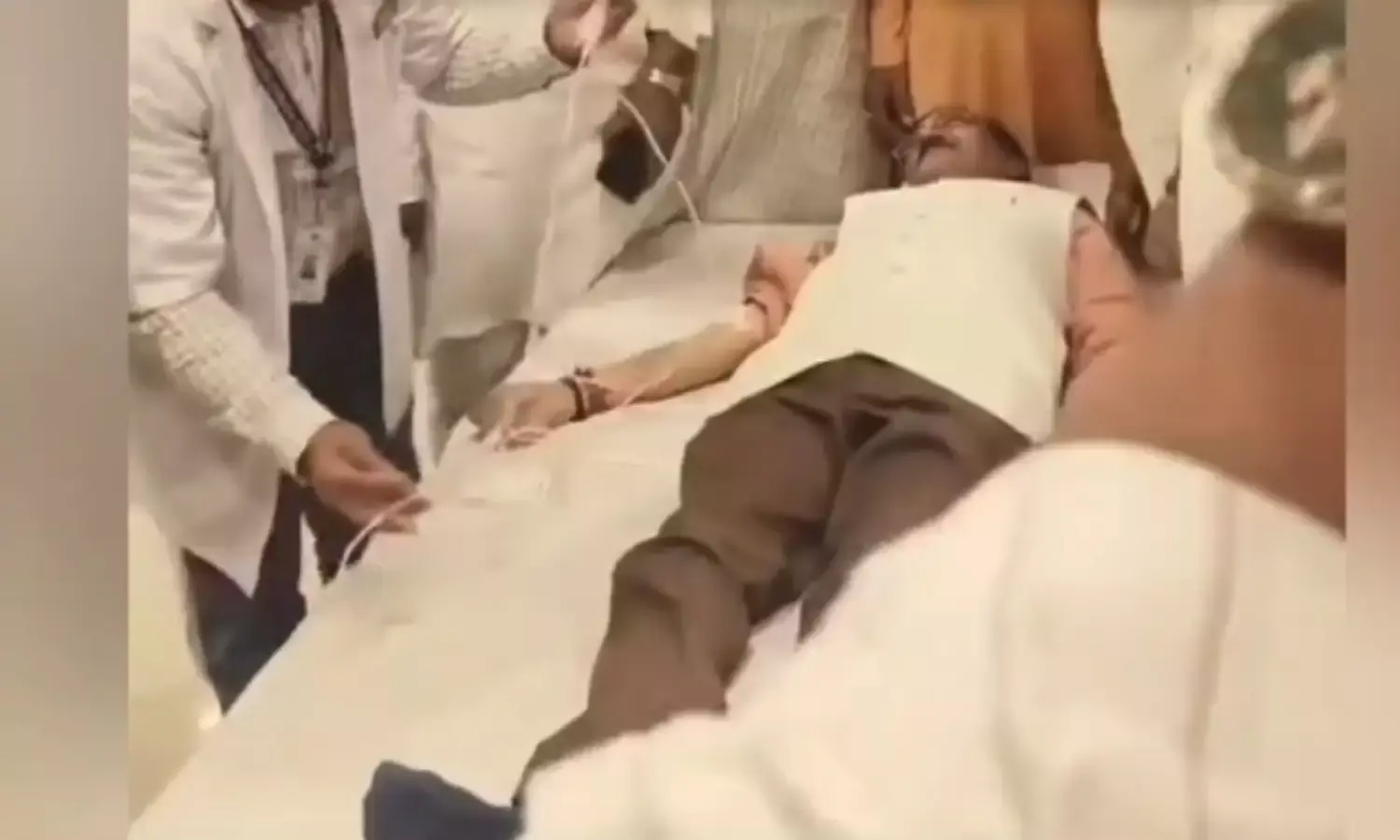 PM मोदी के जन्मदिन पर फर्जी ब्लड डोनेशन, फोटो खिंचाकर लौट गए नेता जी, वीडियो वायरल