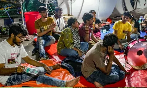 41 दिन बाद हड़ताल हुई खत्म, फिर भी अस्पताल नही जायेंगे जूनियर डॉक्टर, बल्कि करेंगे ये काम 41 दिन बाद हड़ताल हुई खत्म, फिर भी अस्पताल नही जायेंगे जूनियर डॉक्टर, बल्कि करेंगे ये काम