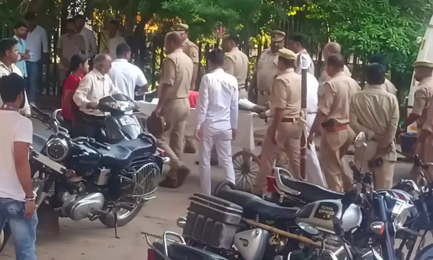 सुल्तानपुर डकैती कांड में UPSTF को बड़ी सफलता, अजय यादव उर्फ डीएम का शॉर्ट एनकाउंटर सुल्तानपुर डकैती कांड में UPSTF को बड़ी सफलता, अजय यादव उर्फ डीएम का शॉर्ट एनकाउंटर