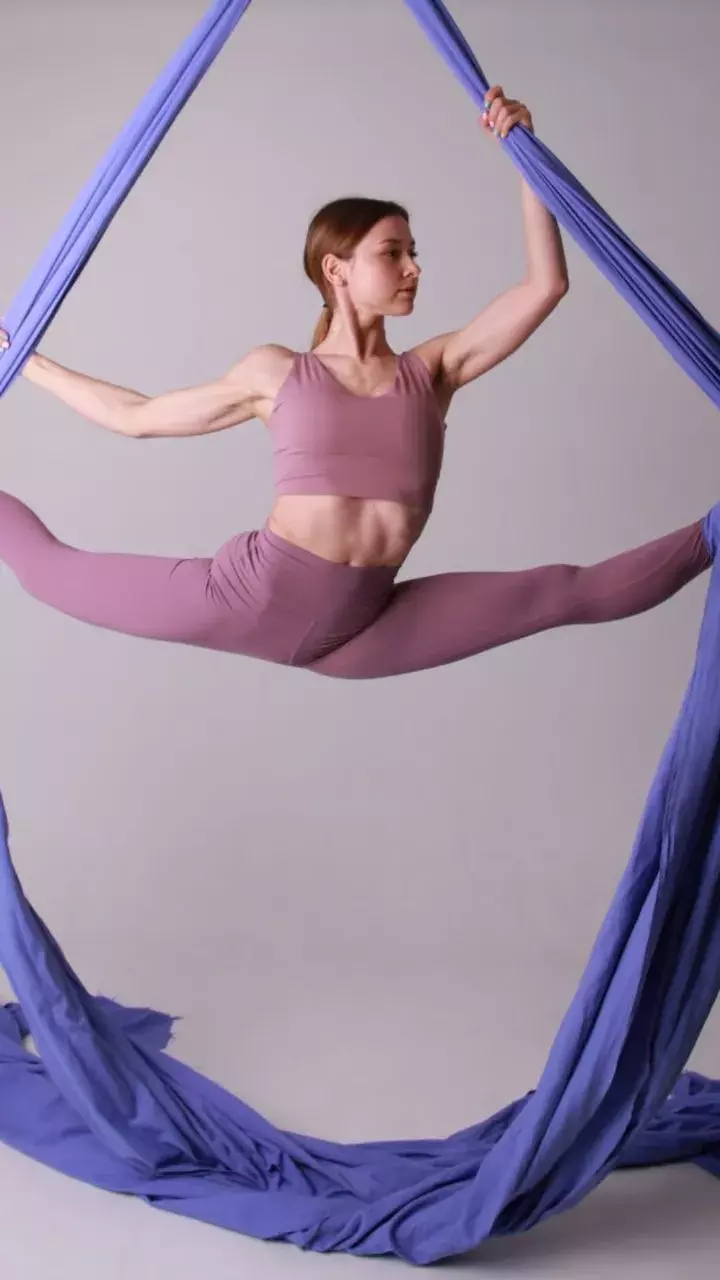 बॉडी पोस्चर के साथ स्ट्रेस दूर करेगा Aerial Yoga