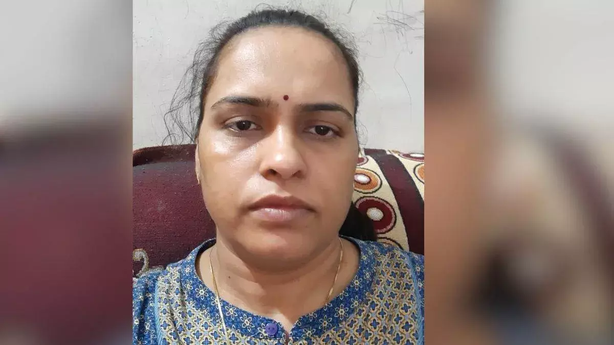 राशन माफिया से नजदीकी के चलते आगरा ADM पर गिरी गाज, PCS सुशीला को हटाया राशन माफिया से नजदीकी के चलते आगरा ADM पर गिरी गाज, PCS सुशीला को हटाया