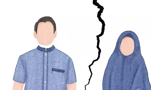 खंडवा में एक महिला को पति ने तीन महीने तक भेजी तीन चिट्ठी, रोते हुए पीड़िता पहुंची थाने, बताया अपना दर्द खंडवा में एक महिला को पति ने तीन महीने तक भेजी तीन चिट्ठी, रोते हुए पीड़िता पहुंची थाने, बताया अपना दर्द