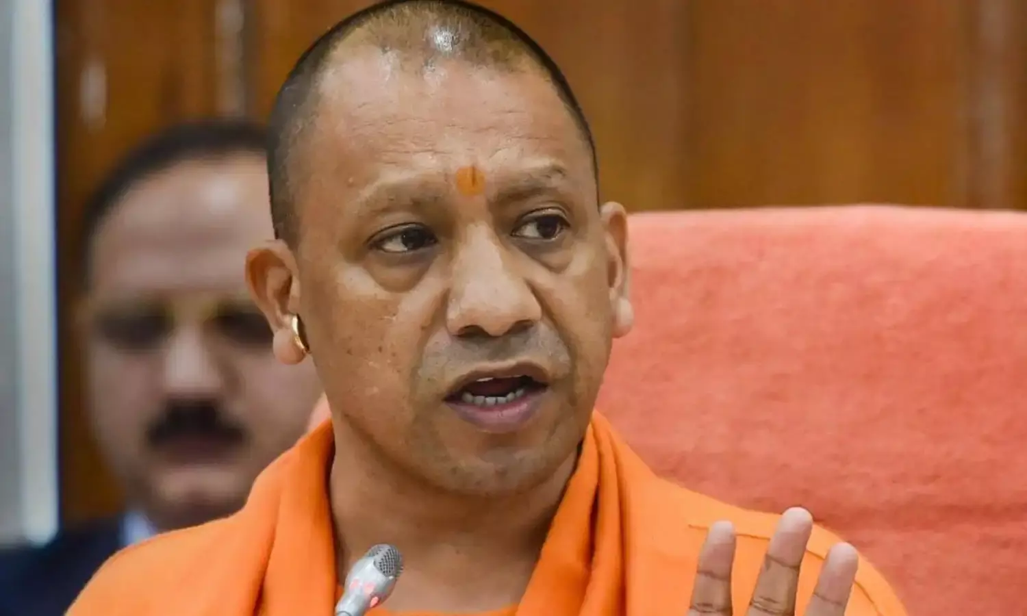 योगी सरकार का बड़ा फैसला, ढाबों - रेस्टोरेंट की होगी जांच, कर्मचारी का पुलिस वेरिफिकेशन, नेमप्लेट भी अनिवार्य