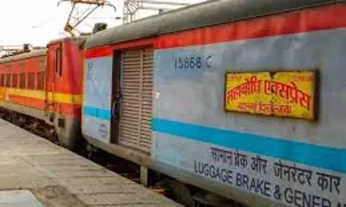 प्रयागराज में महाबोधि एक्सप्रेस पर पथराव, कई यात्री घायल