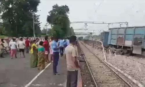 पश्चिम बंगाल के न्यू मयनागुड़ी स्टेशन पर मालगाड़ी के 5 डिब्बे पटरी से उतरे