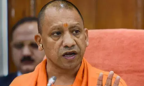 योगी सरकार का बड़ा फैसला, ढाबों - रेस्टोरेंट की होगी जांच, कर्मचारी का पुलिस वेरिफिकेशन, नेमप्लेट भी अनिवार्य योगी सरकार का बड़ा फैसला, ढाबों - रेस्टोरेंट की होगी जांच, कर्मचारी का पुलिस वेरिफिकेशन, नेमप्लेट भी अनिवार्य