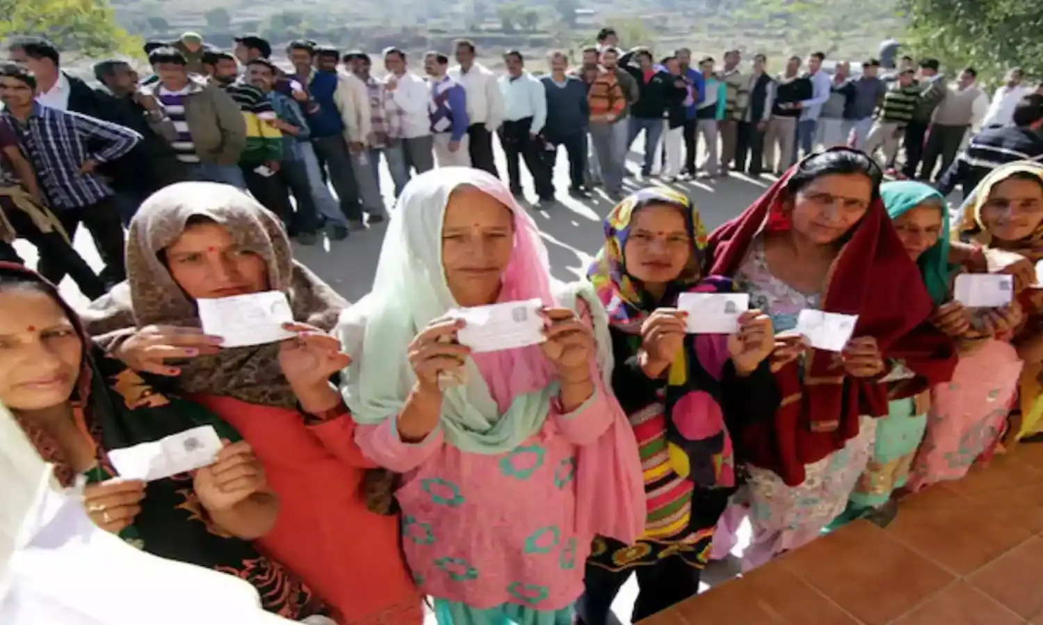 जम्मू - कश्मीर की 26 सीटों पर मतदान शुरू, उमर अब्दुल्ला समेत रविंदर रैना मैदान में