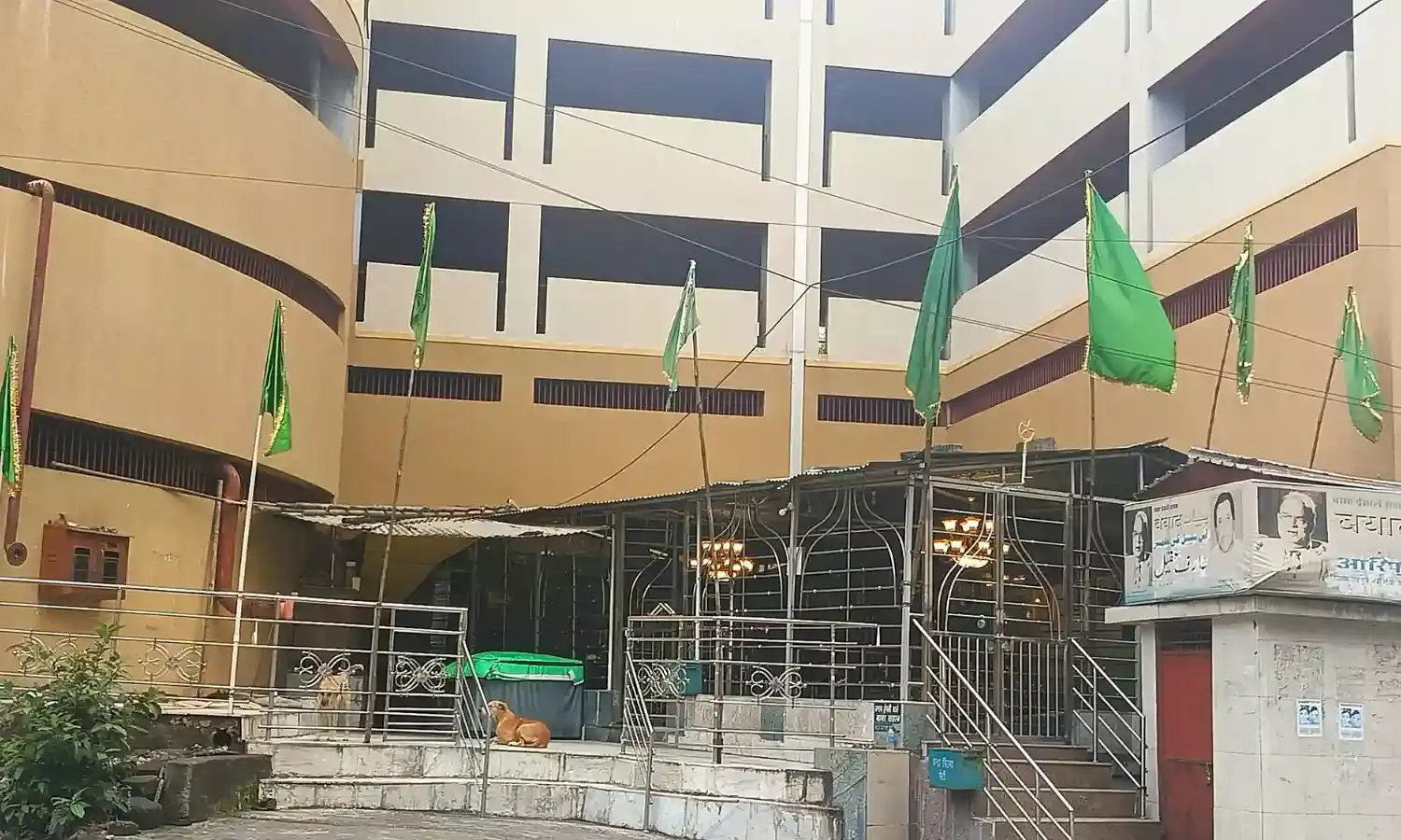 जहां मिली जगह, वहां बनी मजार, धार्मिक अतिक्रमण का शिकार हो रहा गांधी मेडिकल कॉलेज...