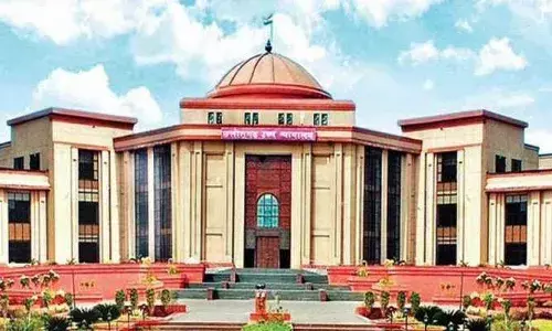 बिलासपुर स्कूल में बीयर पार्टी पर हाईकोर्ट ने जताई नाराजगी, शिक्षा व्यवस्था पर उठाए सवाल बिलासपुर स्कूल में बीयर पार्टी पर हाईकोर्ट ने जताई नाराजगी, शिक्षा व्यवस्था पर उठाए सवाल