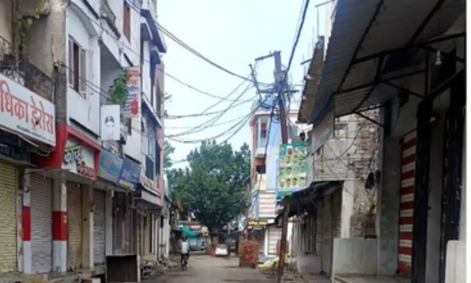 मक्सी में दो पक्षों के बीच विवाद के बाद स्कूल - बाजार बंद, पुलिस फ़ोर्स तैनात, CM बोले - कानून से खिलवाड़ नहीं