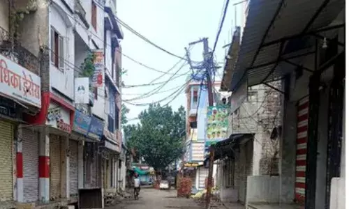 मक्सी में दो पक्षों के बीच विवाद के बाद स्कूल - बाजार बंद, पुलिस फ़ोर्स तैनात, CM बोले - कानून से खिलवाड़ नहीं