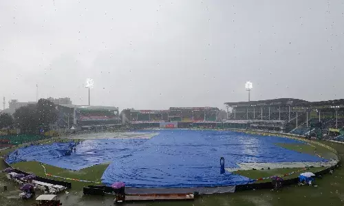 मैच के बीच बारिश ने दिखाया अपना खेल, अब कल शुरू होगा मैच, जानिए बारिश से किस टीम को होगा सबसे ज्‍यादा फायदा...