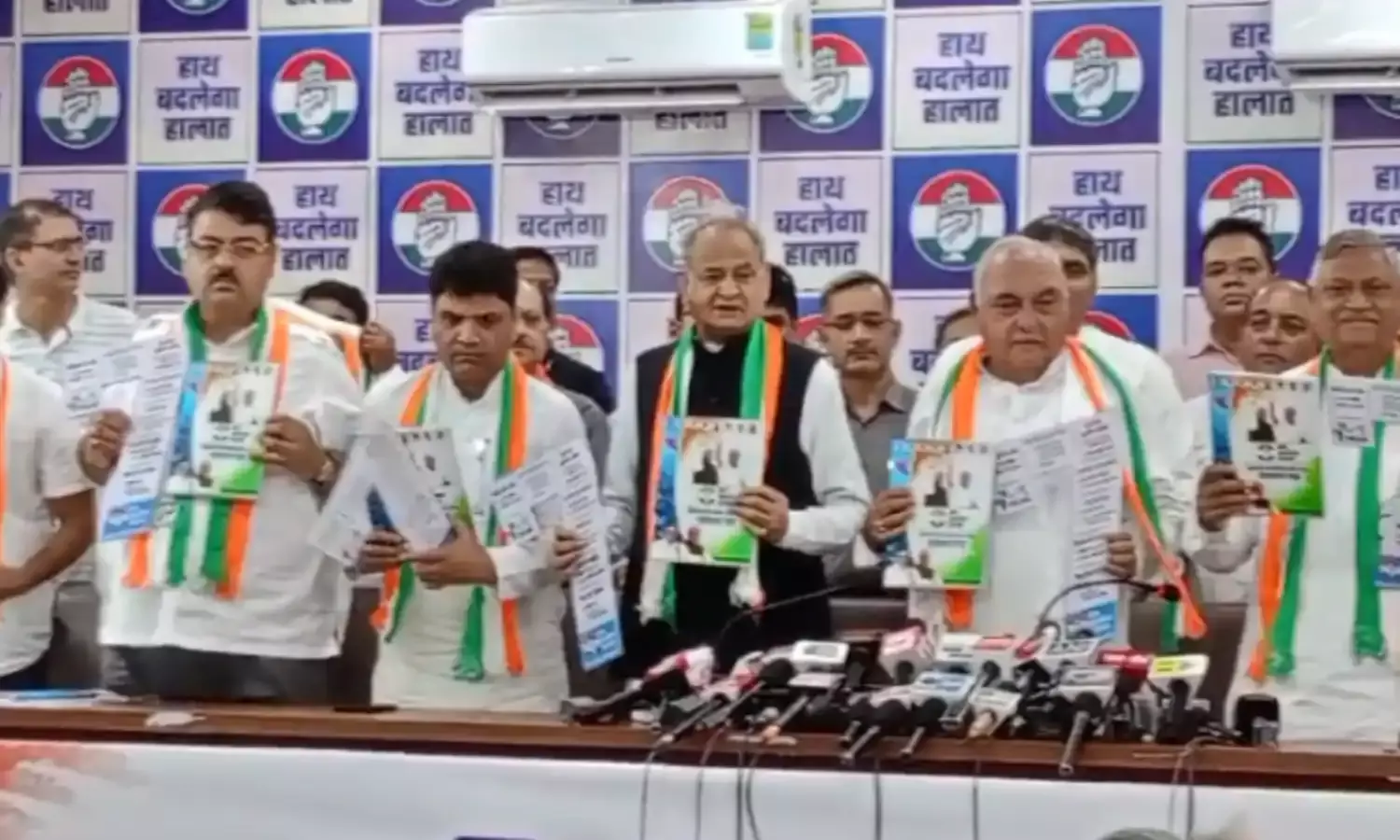 कांग्रेस ने हरियाणा चुनाव के लिए जारी किया घोषणापत्र, महिलाओं को हर महीने 2 हजार देने के साथ ही ये वादे...