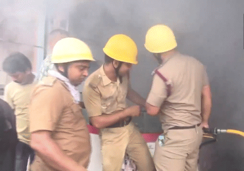 सिलीगुड़ी के बिधान बाजार में लगी आग, कई दुकानें जलकर खाक