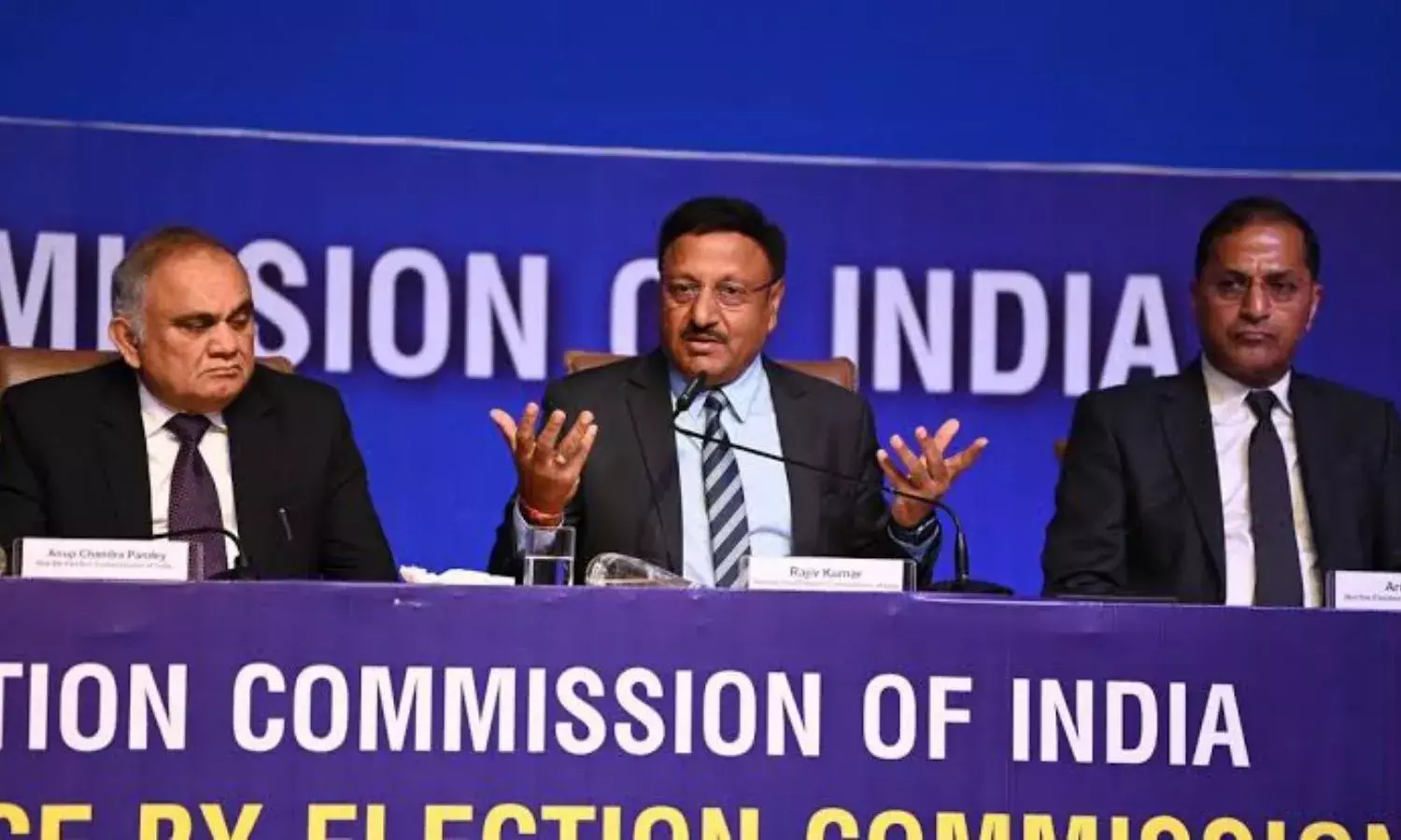 चुनाव आयोग ने महाराष्ट्र चुनाव की तैयारियों को लेकर की समीक्षा , दिवाली के बाद हो सकते चुनाव