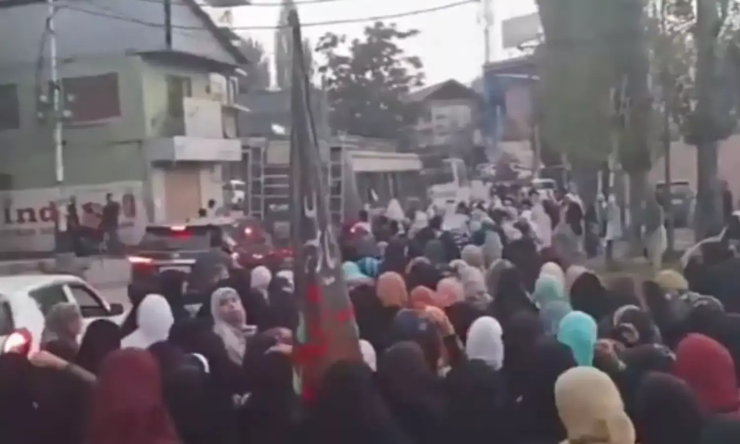 जम्मू - कश्मीर में लगे हिजबुल्लाह मुजाहिद्दीनों के समर्थन में नारे, महबूबा मुफ्ती ने रद्द किया प्रचार अभियान