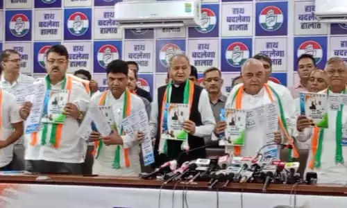 कांग्रेस ने हरियाणा चुनाव के लिए जारी किया घोषणापत्र, महिलाओं को हर महीने 2 हजार देने के साथ ही ये वादे...