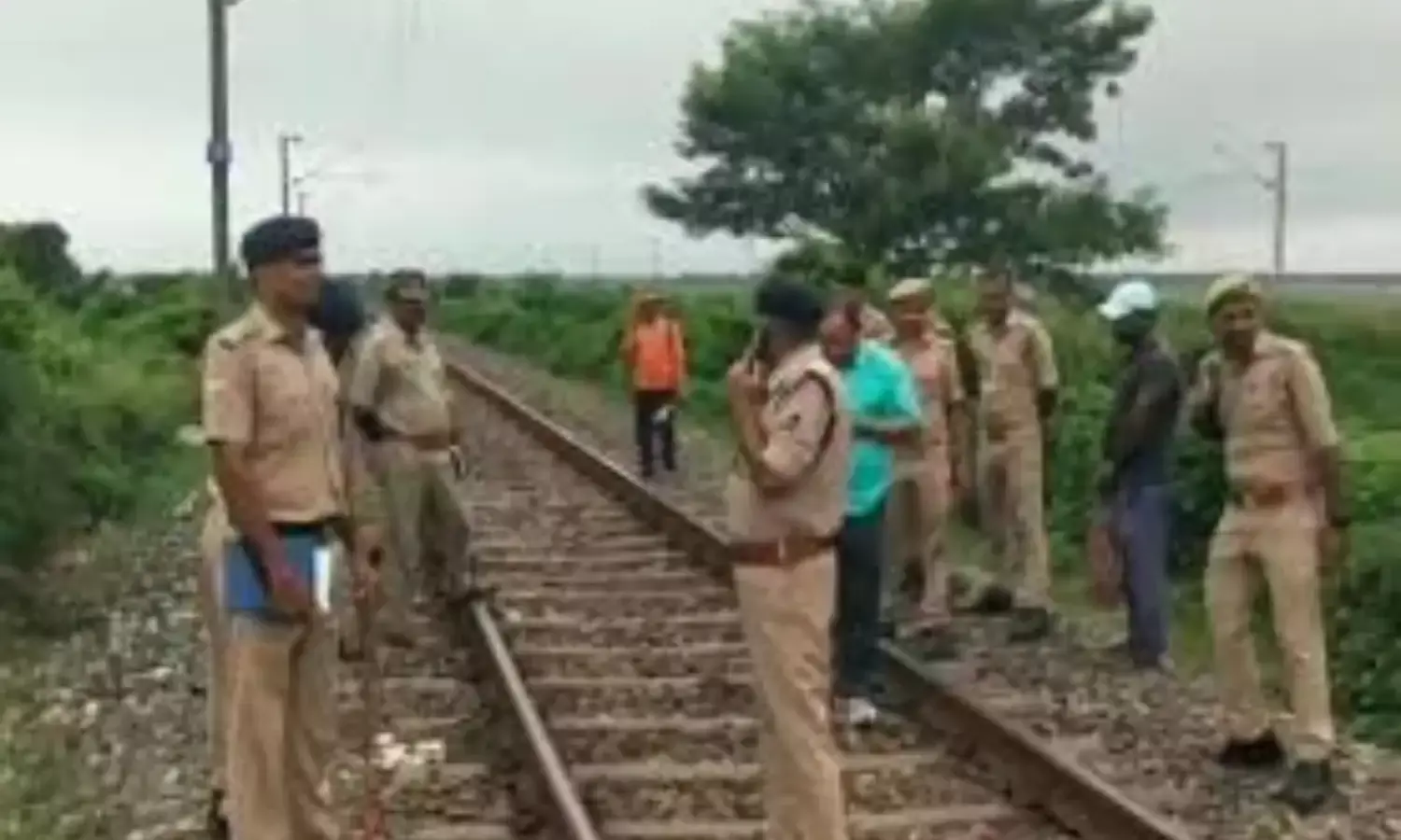 यूपी में फिर ट्रेन पलटाने की साजिश, लोको पायलट की समझदारी से टले दो बड़े हादसे, जानें